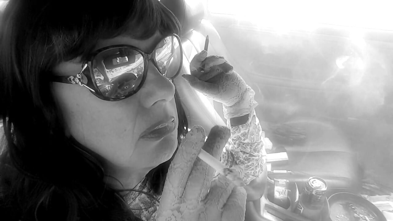 TS BI GILF that loves to smoke long cigarettes VS120 & More120 menthols in her car