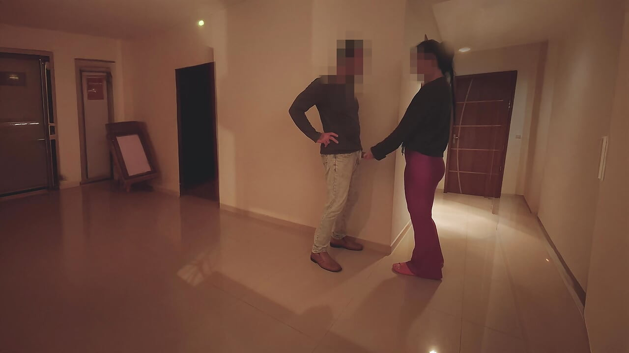 Ateşli evli kadın bina partisinde sikiliyor - ağzına boşalma