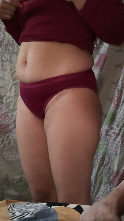 Desi Hot Bhabhi Likes the Cock