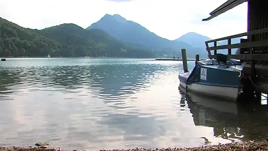 Geile mädchen werden abwechselnd gefickt, nachdem sie schwanz auf dem boot gelutscht hat