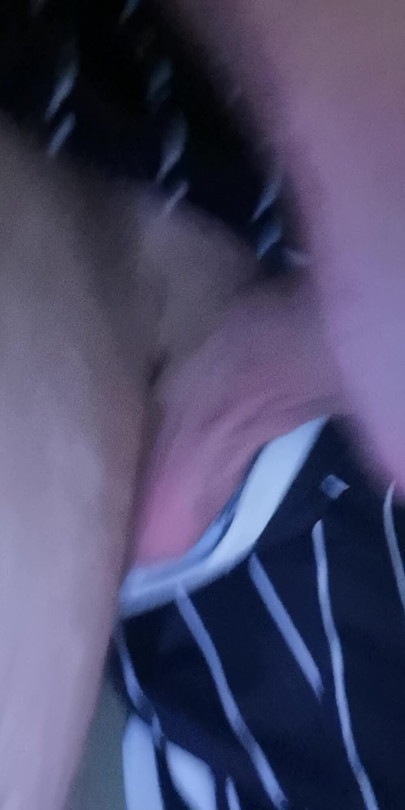 Aku lagi sendirian dan sange😈 berat