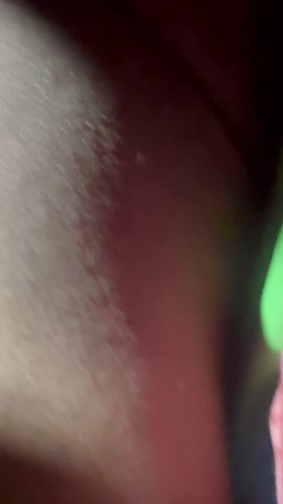 Hermoso vídeo de modelo india metiéndose el puño