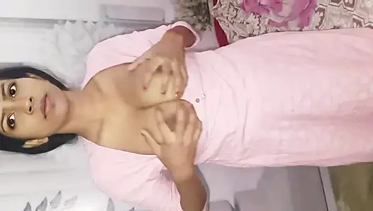 Sezon 139. Kocasının üvey erkek kardeşinin önünde gece teyzenin amına mastürbasyon yapıyor