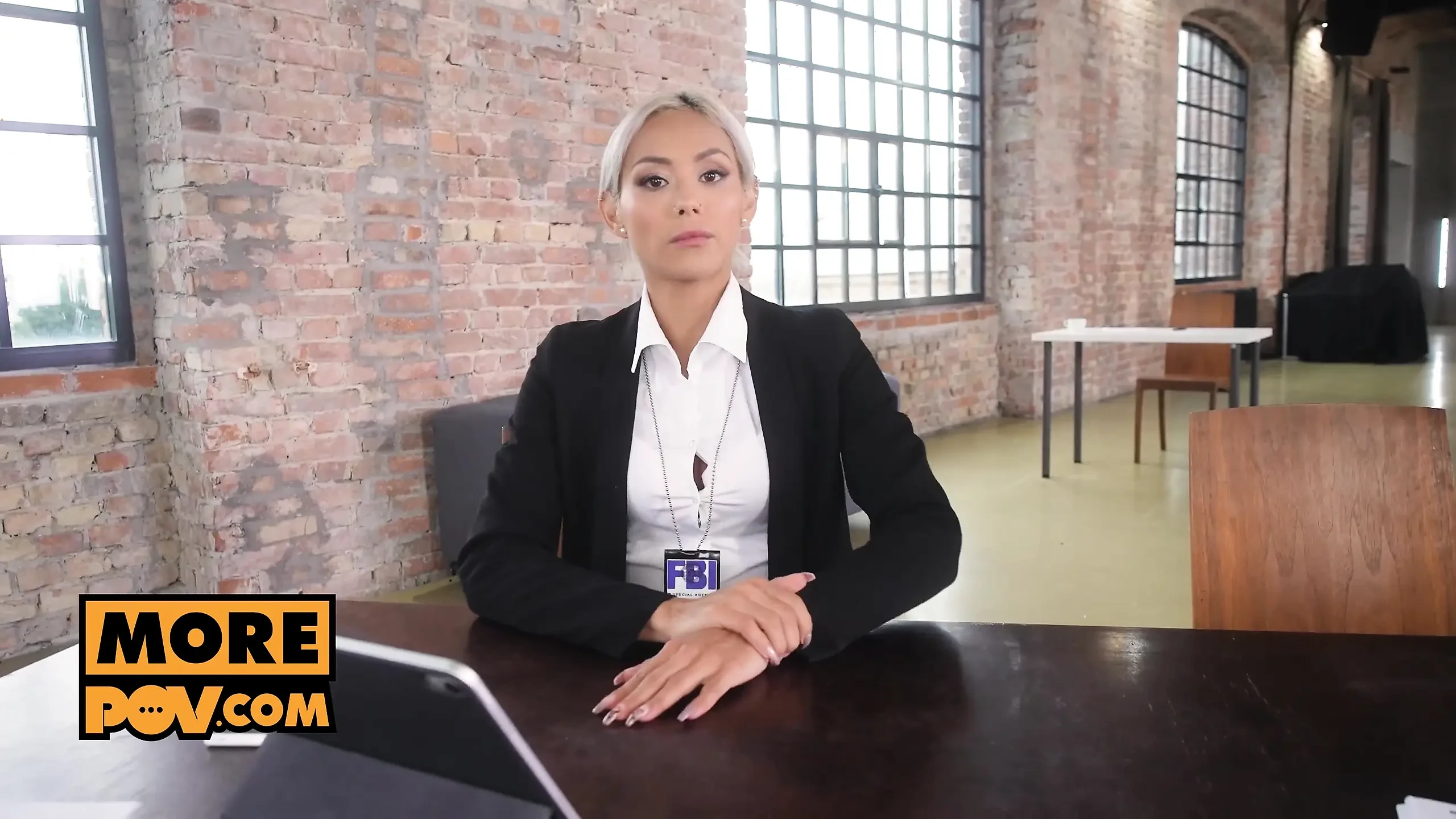 你与性感的Fbi特工veronica leal和blu chanelle的热辣重口味审问