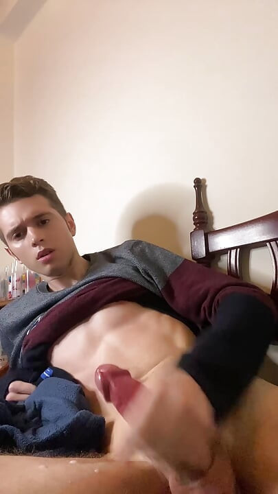 Young TEEN BOY(+18)  Masturbates and cumming 🍆 (Sexy Twink)