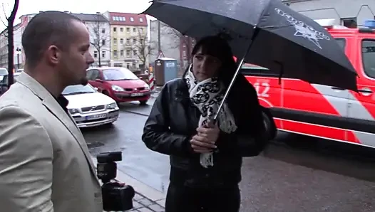 Dicker arsch, deutsche MILF reitet schwanz bis zu einem riesigen abspritzen