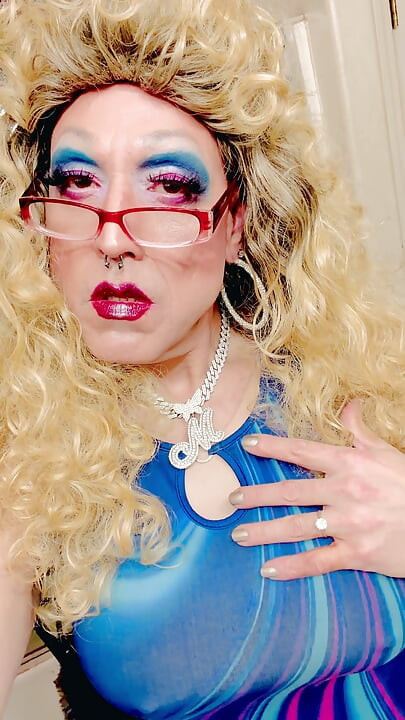 Goddess Marilyn Getting Ready Smoking Fetish Tease