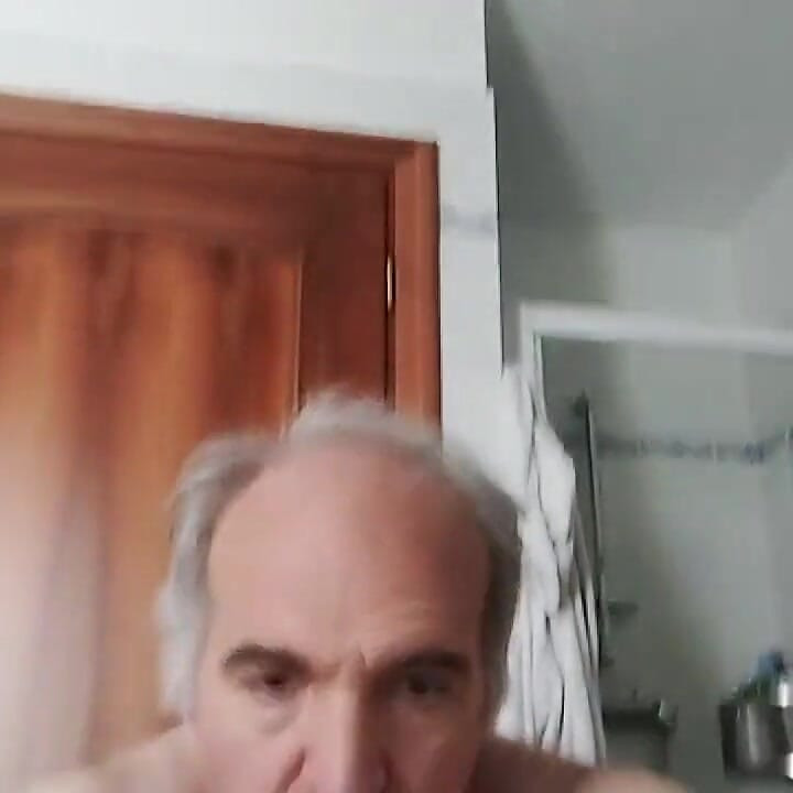 Moje lice, moj kurac i moji pazusi u prvom planu!