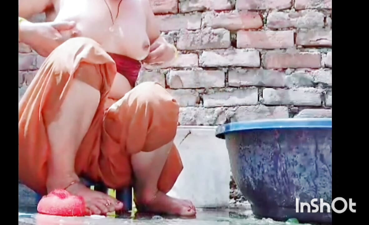 Fit Aur Qute Ladki Ki Chamakdar Bath Scene: Ek Lagbhag Masti Ka Anand"