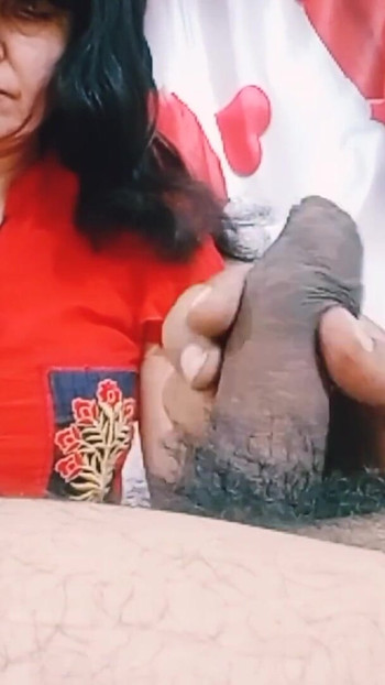 Sie machen sich bereit zum ficken vor der webcam. | Clip 1