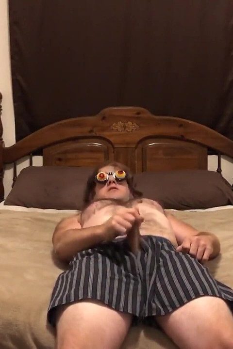 Dude in weird eye glasses JO 2 cum