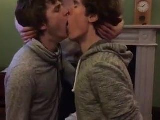 有人在亲吻你的兄弟