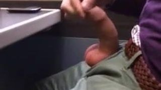 Public se masturbe dans le train