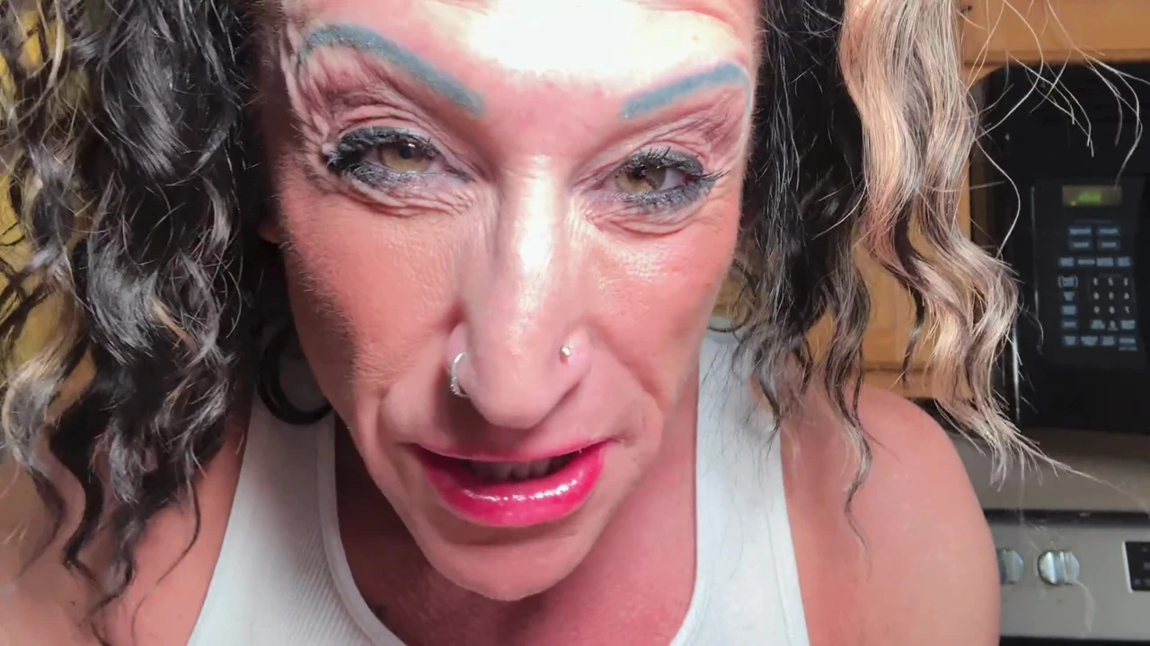 Muscle MILF Ingest Crushing Cuck Kitchen Devour