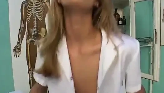 Suster nakal ini dientot habis-habisan sama dokter!