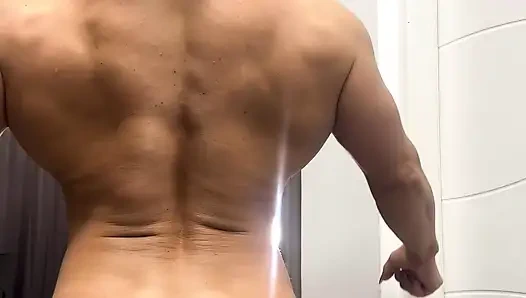 Let a muscle mommy sit on your face