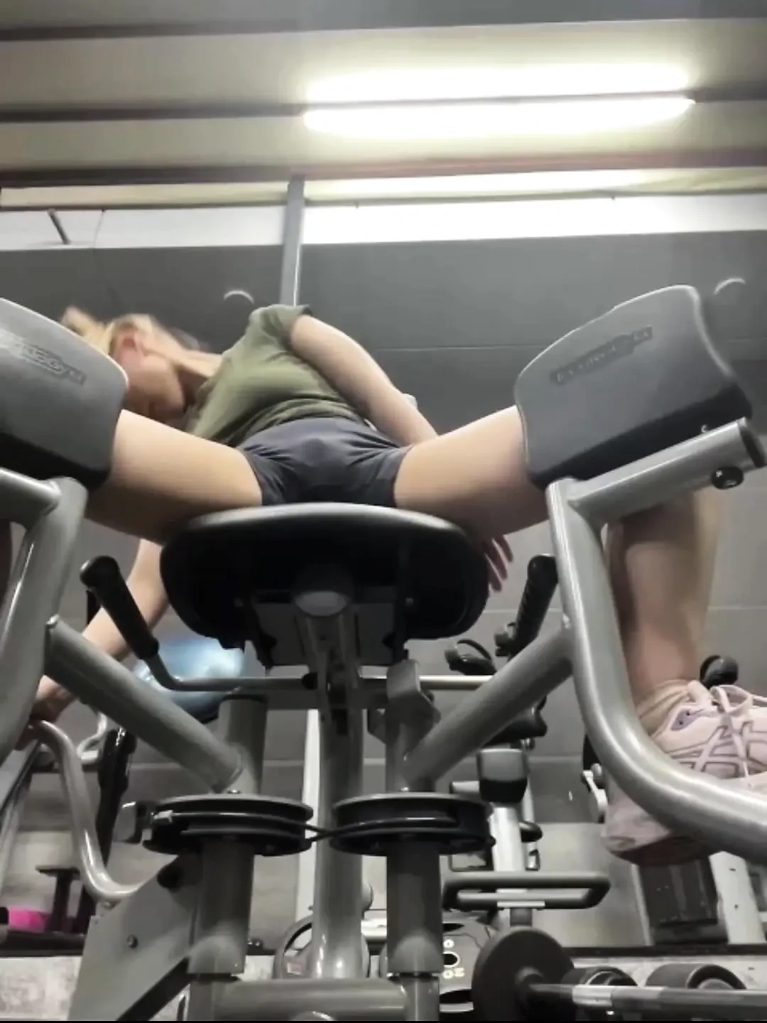 Jucielussie do public show in the gym
