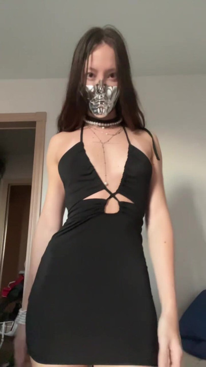 women mask dance