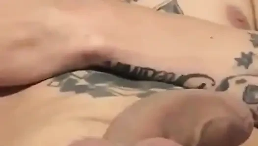 Komşu üvey erkek kardeşim ve ben burada mastürbasyon yapıyorum