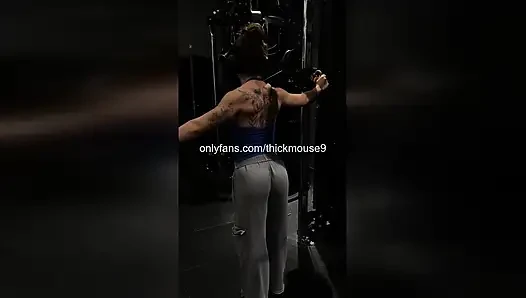 OMG! Cewek ini membocorkan memeknya di live live - kamu pasti nggak bakal percaya!
