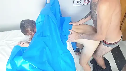 Sahte doktor muayene sırasında hastayı sikiyor!