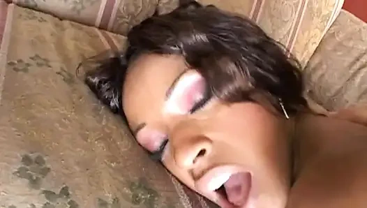 Doppelpenetration für eine heiße ebenholz-schlampe