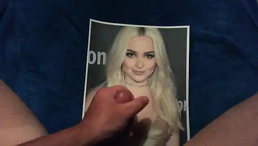Dove Cameron boşalıyor