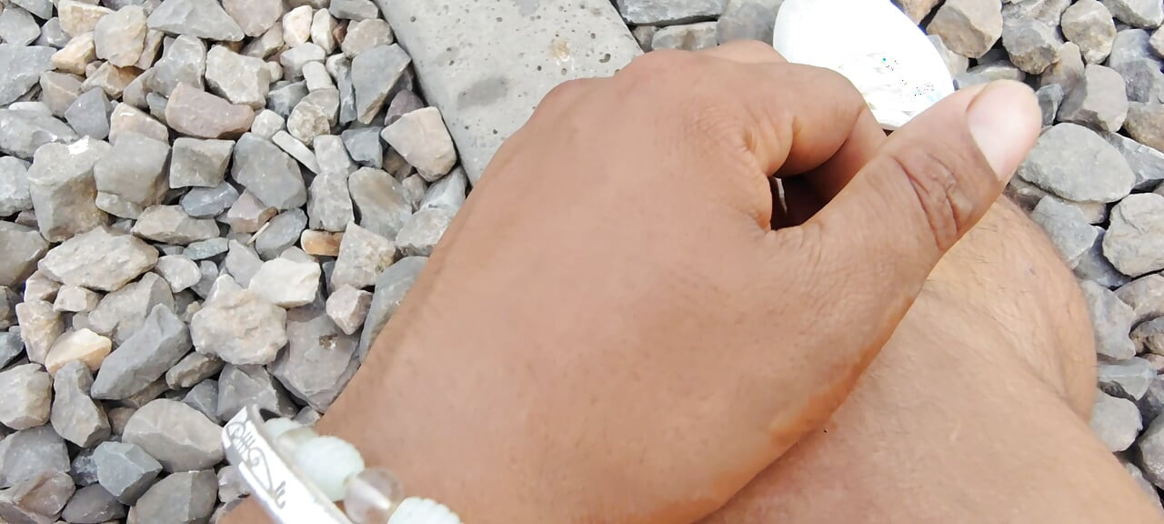 Now post handjob mujhe nahin pata hai sex karna padega