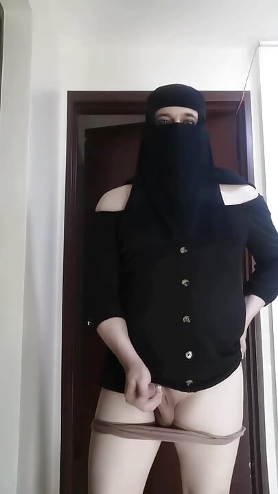 Hijab Trans Jade é uma prostituta