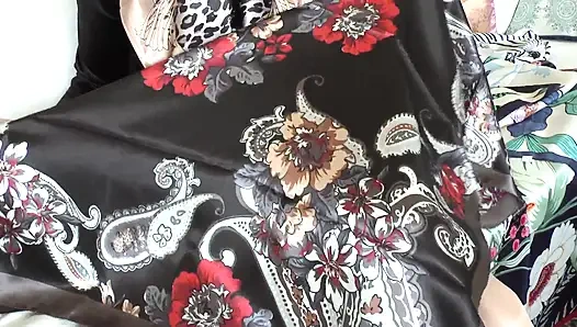 День атласного шарфа! Сперма на всей моей атласной шарфе, леди Victoria Valente