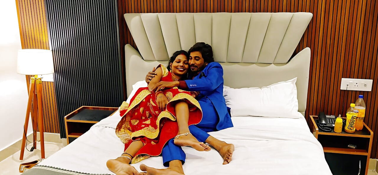 Lal pari jesi hot hardcore lady bathroom m mili uske sath sex karne ke leye bat hui phle wo na bolrhi thii fir usne soft sex karne ke leye k