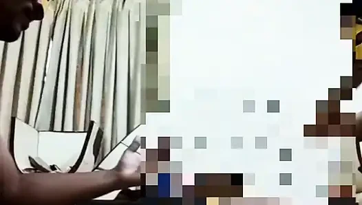 Nidhi erkek arkadaşı tarafından büyük siyah yarağıyla sikiliyor