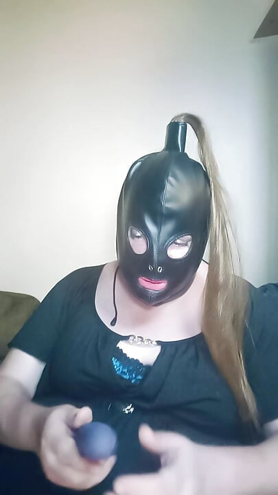 Stephanie-Nicole tries her hands as a sex toy reviewer