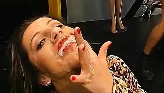 Sperm Dükkanı Sürtükleri Vahşi Grup Seks Boşalma Festivali