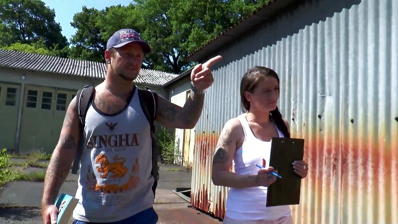 Adrienne Kiss làm tình ngoài trời hoang dã!