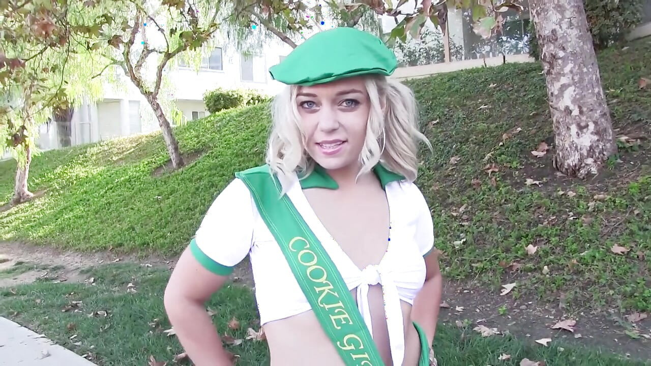 İzci kızlar para istemiyor ama büyük bir boşalma