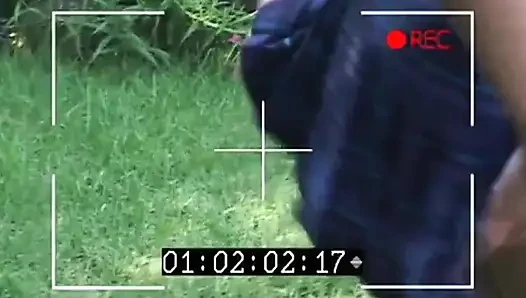 Kontol hitam besar di pantat... Hitam dan putih di taman