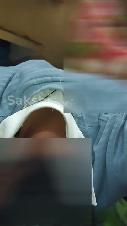 Pyasi jawan stepsister ko ungli dalke chut me bada lund daala desi chudai | Clip 1