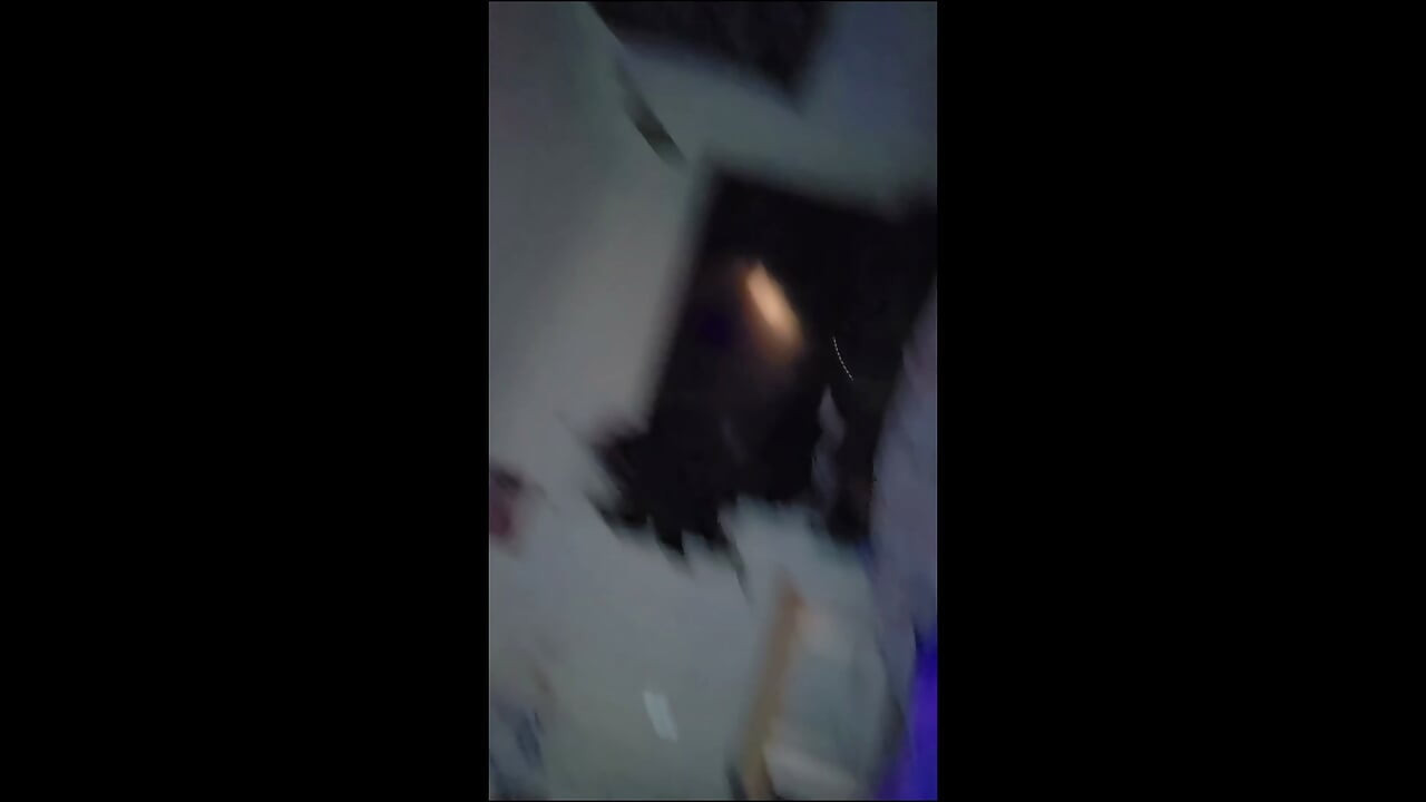 Zorra obediente disfrutando cada segundo