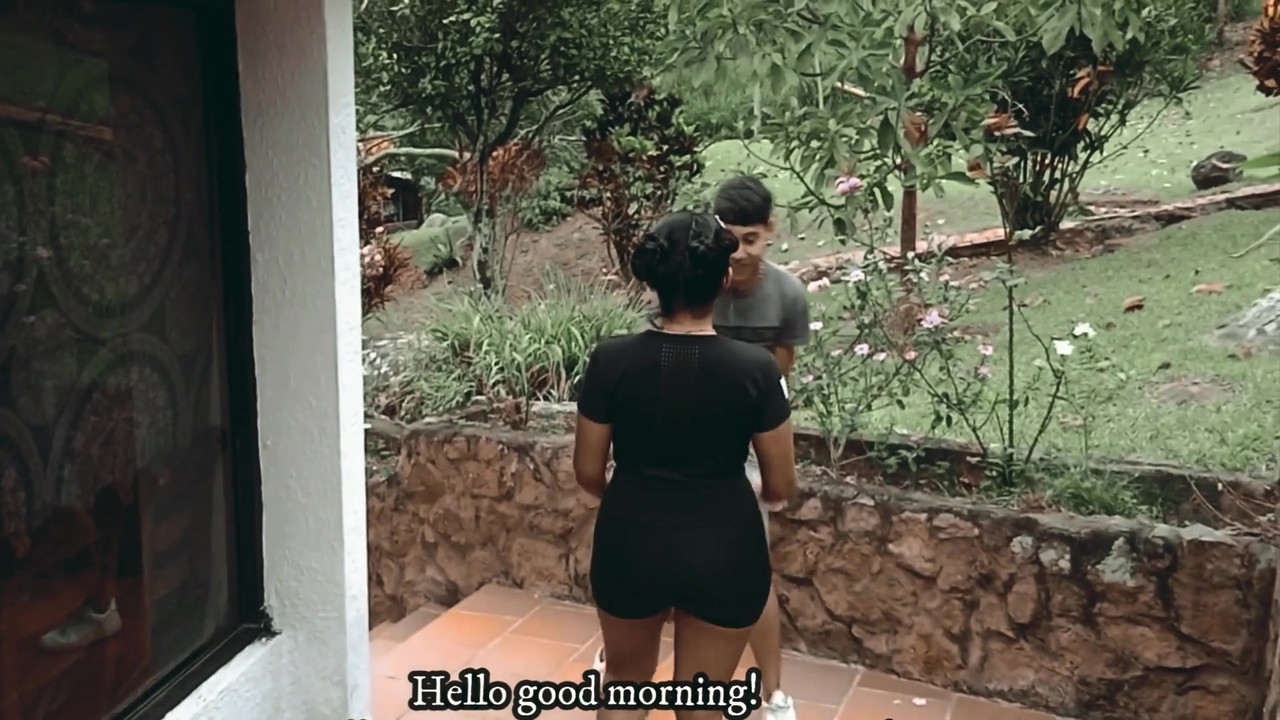 饥渴的拉丁大屁股操她的瑜伽教练 - 胖美女