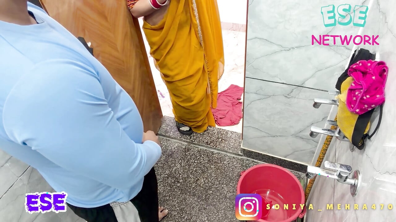 Pyari bhabhi Ne Muth Marte hue Bathroom dekh liya aur lapak le mera lund bhi leliya