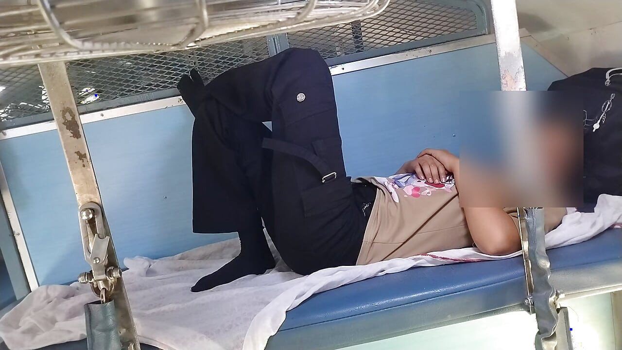 Showing a girl her thick cock in the train and then having sex in the OYO room, random girl fucked in the OYO room Hindi audio, train, xxx, porn, mms, sex