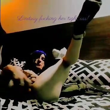 Sissy Lindsay fucking her ass