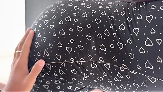 Pelayan pantat besar membersihkan kamar saya dan meniduri saya