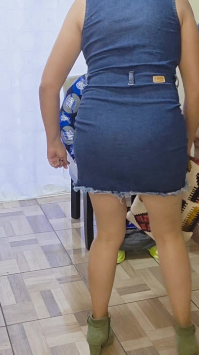 Macocha i synowa z dużymi butami uprawiają pyszny seks w gorącym trójkącie FFM | Klip 1