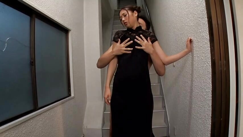 Dominantride schoonheid leert haar partner van bovenaf, haar nacht verrijzen in een intens ritme