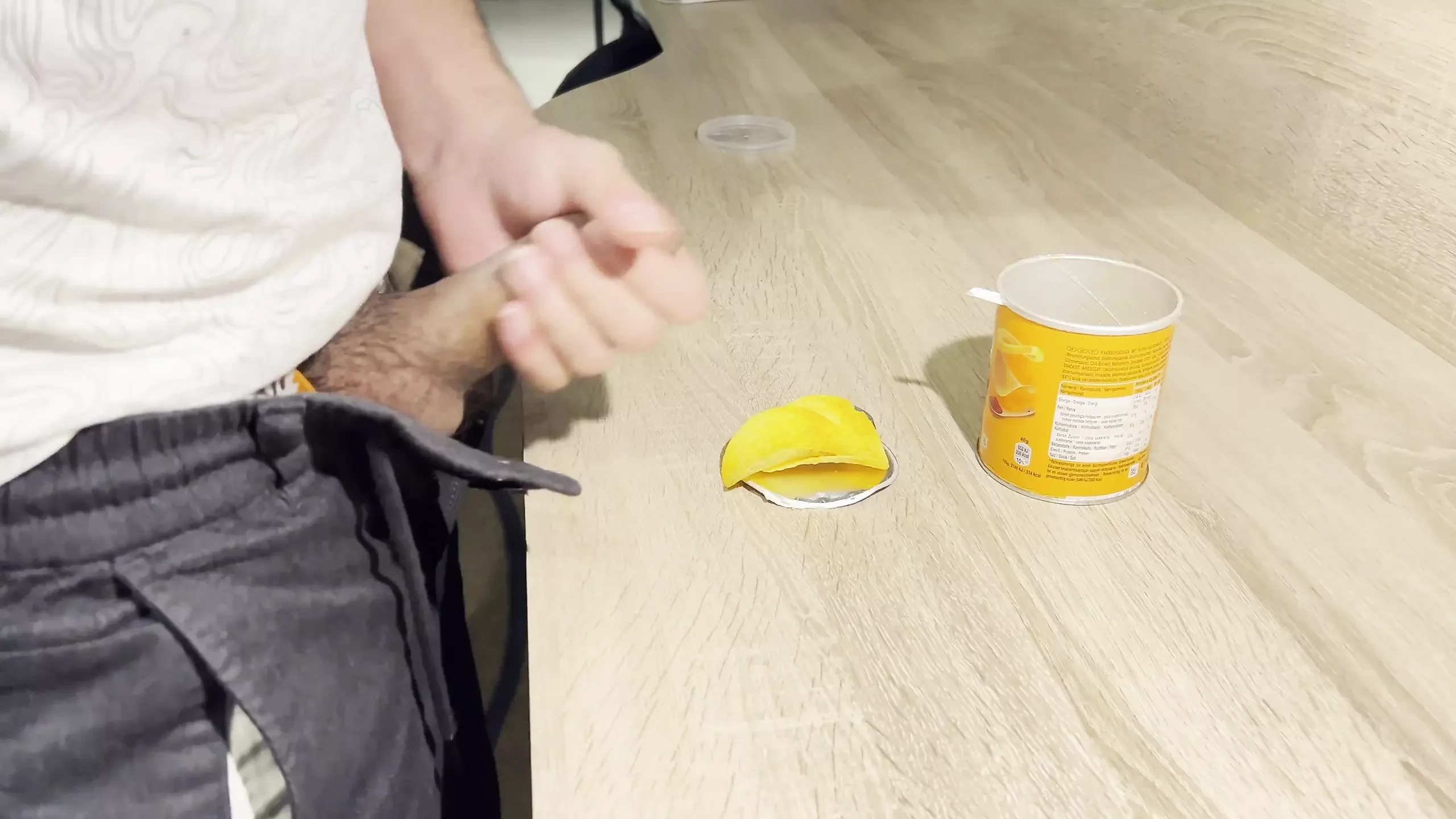 Svršavam na pringles