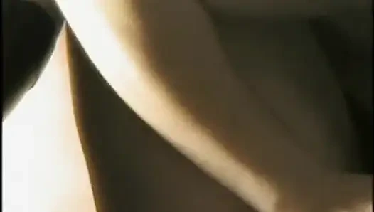 Zwei sexy küken befriedigen sich gegenseitig die muschi