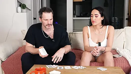 Bintang latina cantik chloe amour twerking di podcast tom games