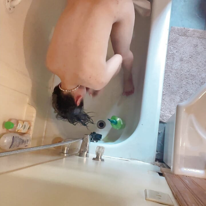 CLEAN HAIR BEFORE SHOWER